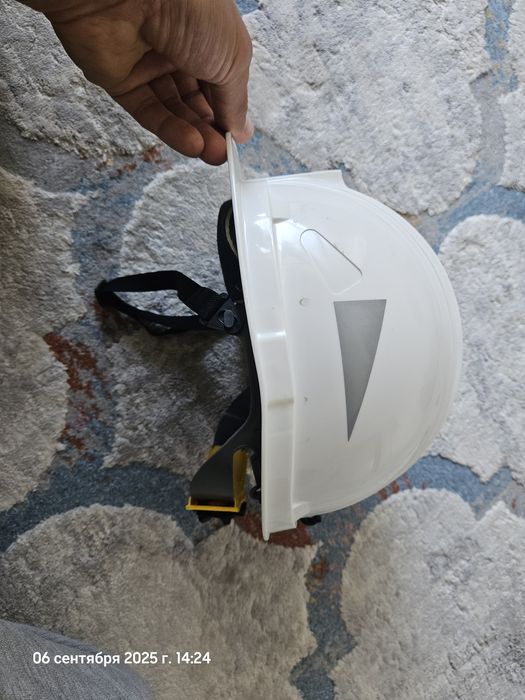 Каска новая.      .