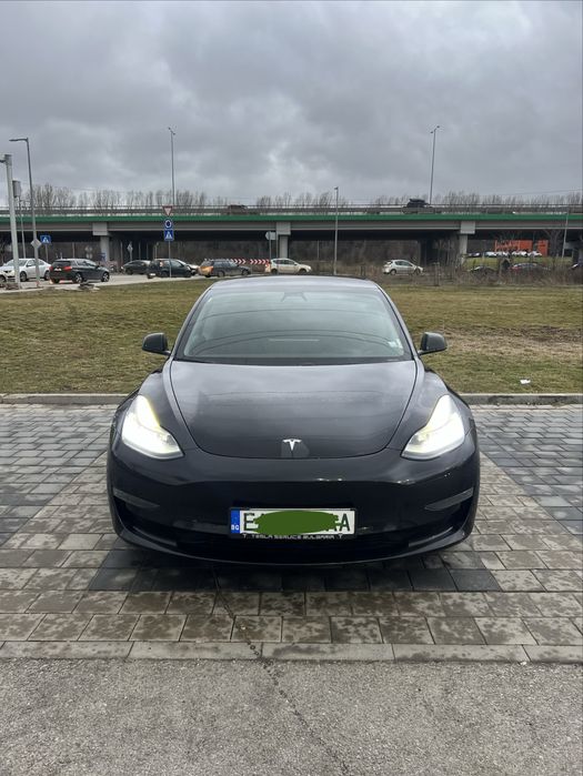 Tesla model 3 LR FSD