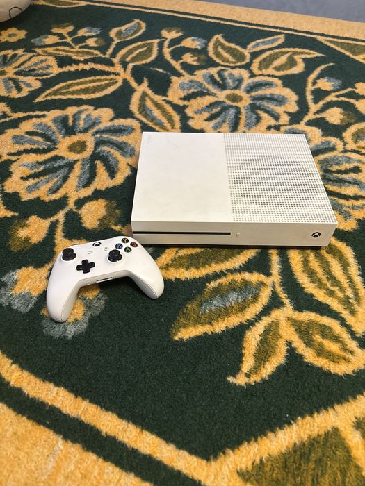 Xbox one s 1Tb като нов!!!