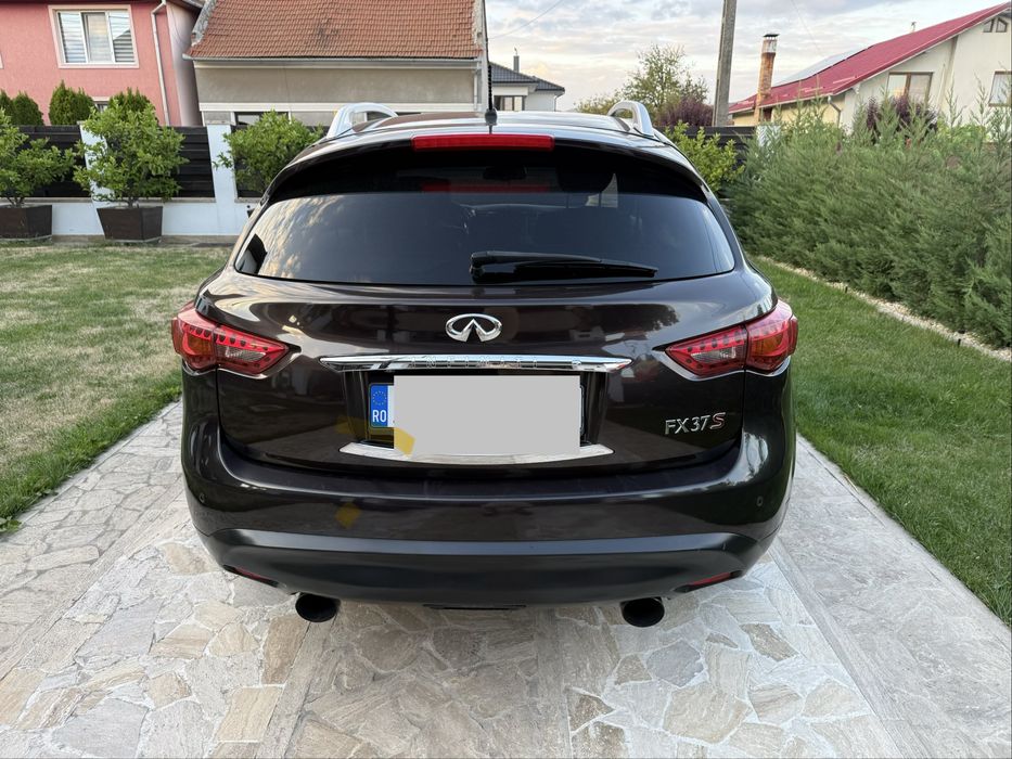 Vând  Infiniti FX37 S
