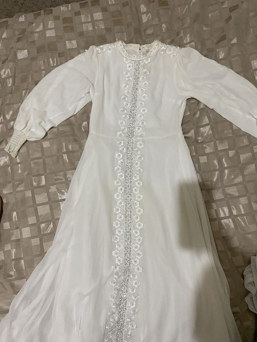 Белое платье