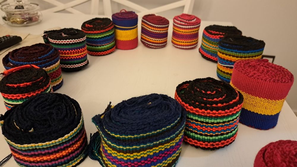 Brâu penttu costumul popular țesut în război /ceară