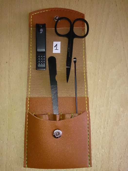 Несесери с инструменти за нокти