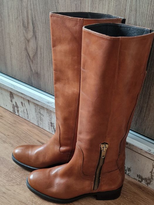 Продавам високи ботуши