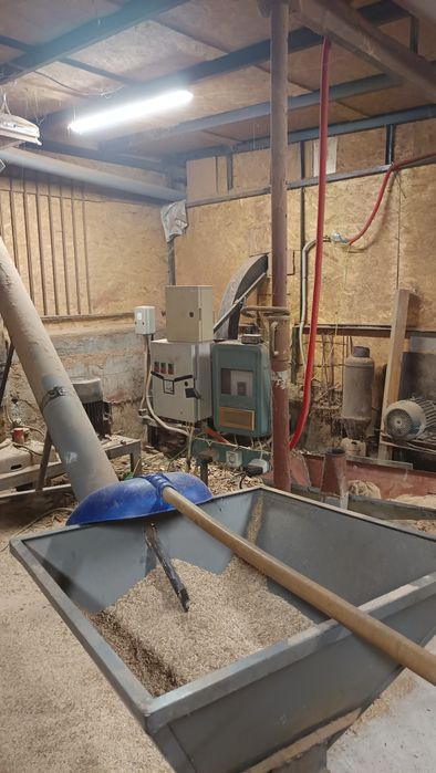 Продавам линия за производство на пелети на пелети състояща се от:

Пе