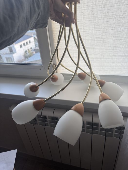 Продам люстру с лампочками