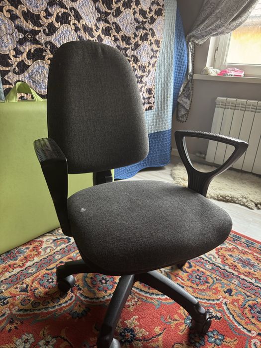 Офисное кресло и для дома