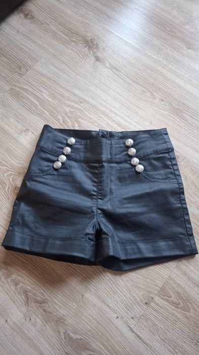 Дамски къси панталони м размер