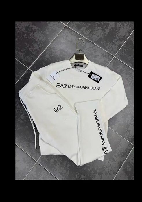 Hanorac și pantaloni EA7 Armani