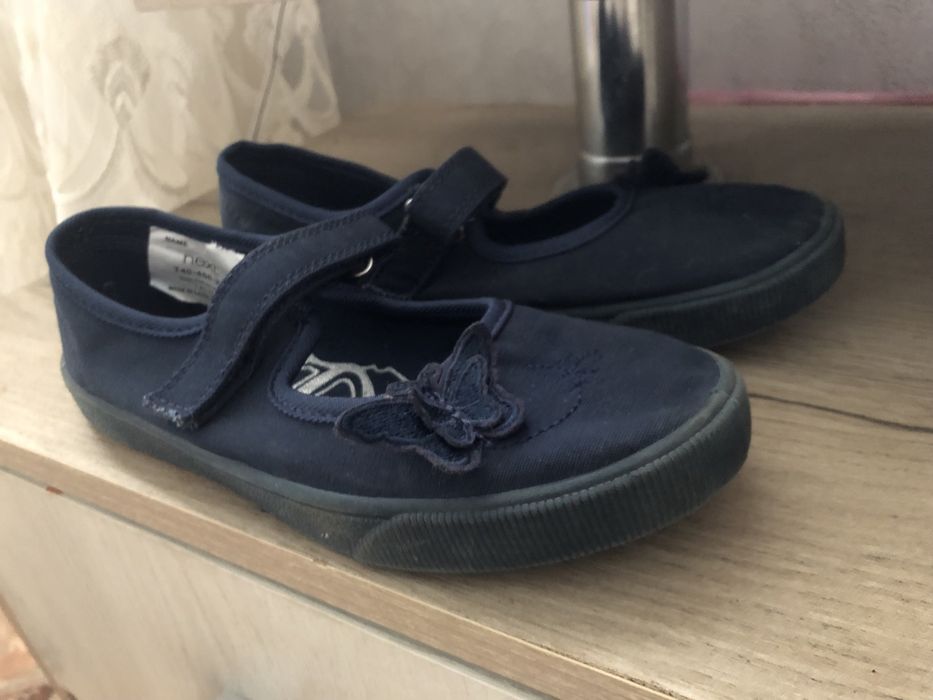 Продам обувь на девочку