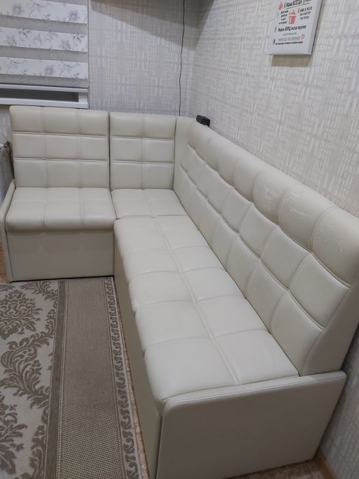 Продам кухонный угловой диван!