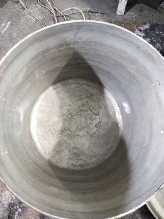 Алюминиевая кастрюля