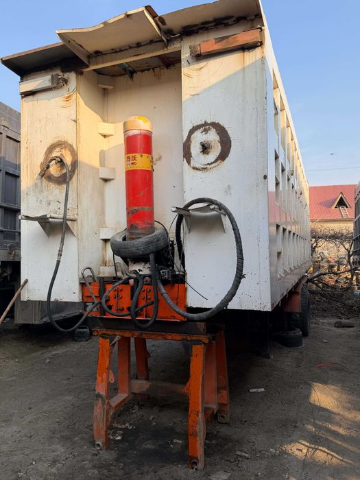 Полуприцеп  Qora diskalari bilan beriladi