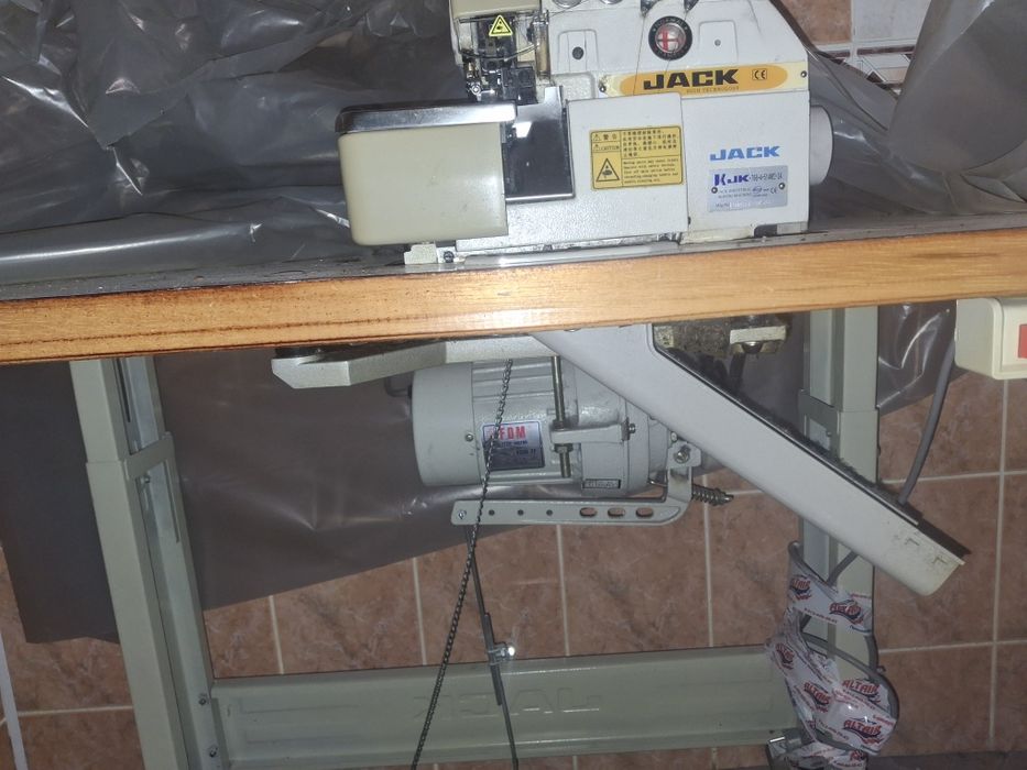 Продам две швеные машинки