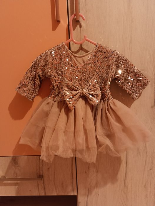 Комплект розови рокли за майка и дъщеря от кадифе с пайети и тюл!