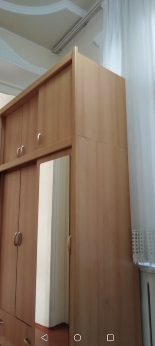 Срочно  продаётся Большой шкаф с зеркалами в отличном состоянии