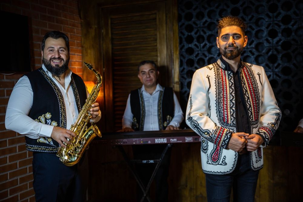 Formatie Botez Nunta Corporate Saxofonist Dji