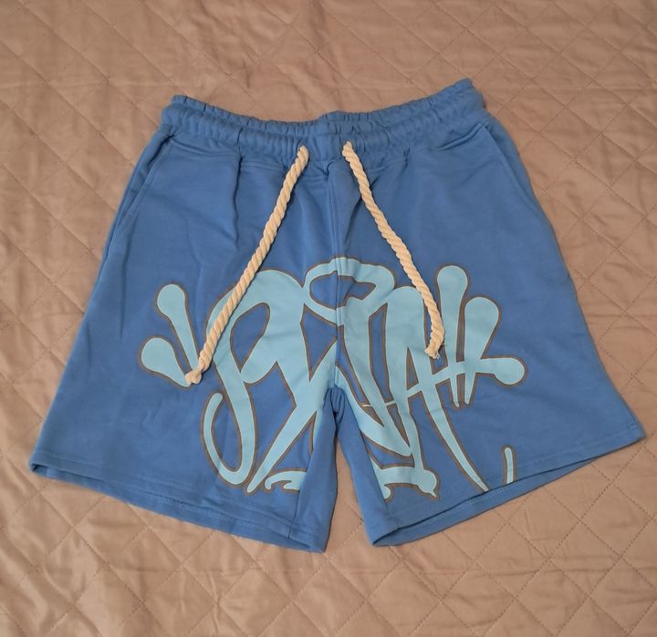 Vand pantaloni scurti Syna World