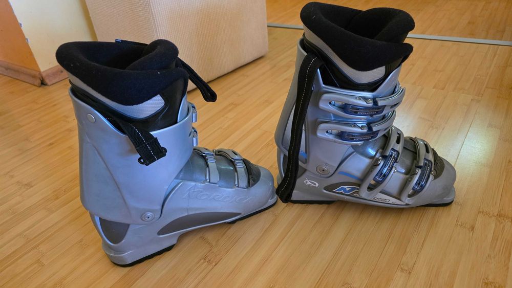 Clapari Nordica marime 37 (24-24,5)