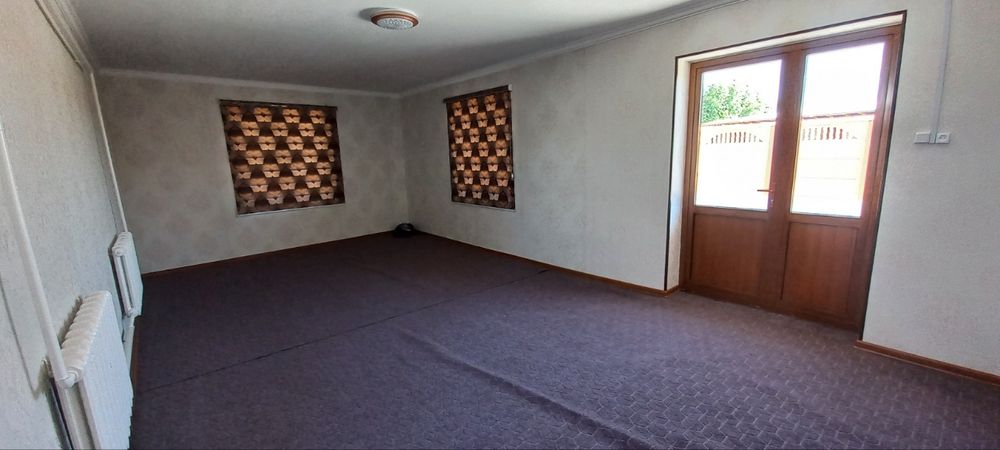 2 хужалик ховли срочно сотилади.