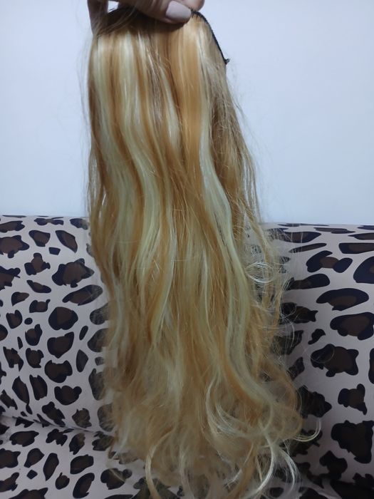 Coada par blond si extensii cu clips
