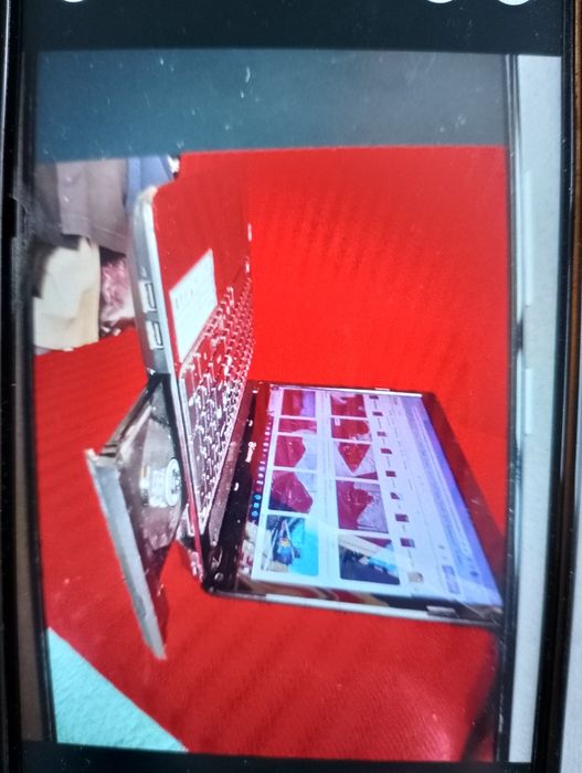 Laptop în stare perfectă de funcționare și foarte bine întreținut