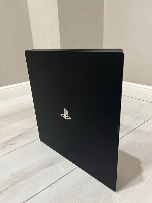 Продам PlayStation 4 Pro
