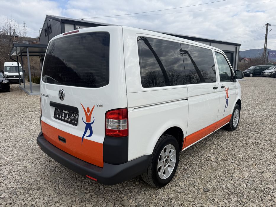 Vw transporter T5 2011 9 locuri