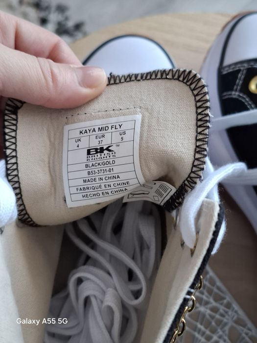 Vând teniși British,noi,mărimea 37