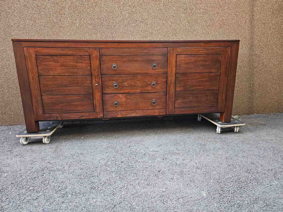 Контрабюфет изработен изцяло от масив