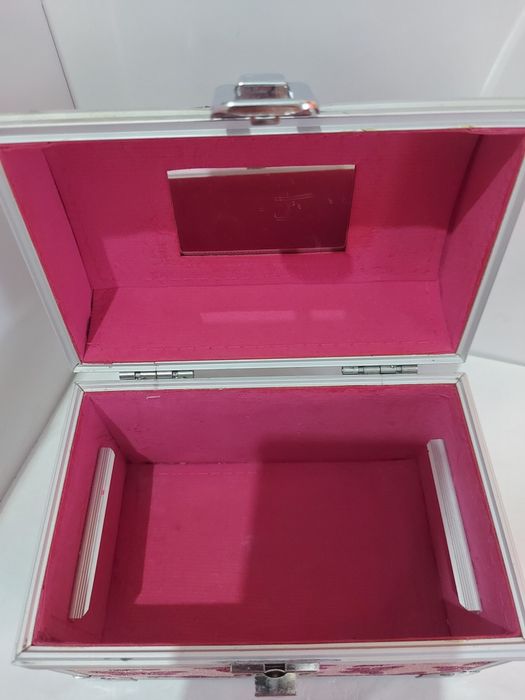 Шкатулка с бабочками.