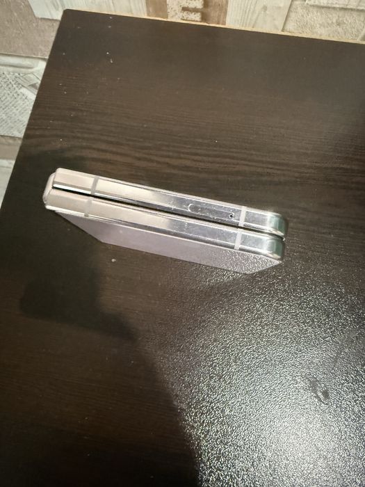Samsug Galaxy Z Flip 5 256GB  за части