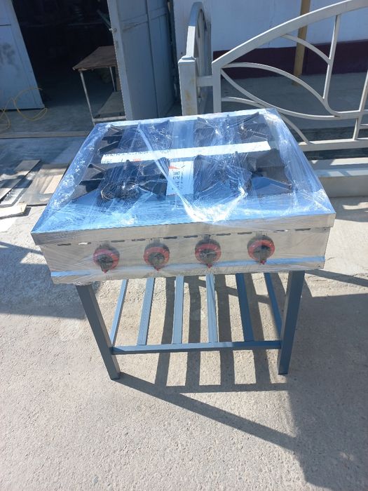 Газовая плита. 4 конфорок Gaz plita