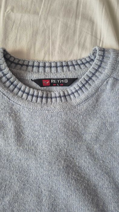 Светлосин пуловер - L размер