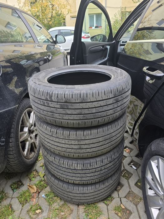 Vând 4 Anvelope Vara Continental 215 55 r16 94v