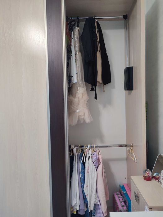 Продам шкаф с тумбочкой