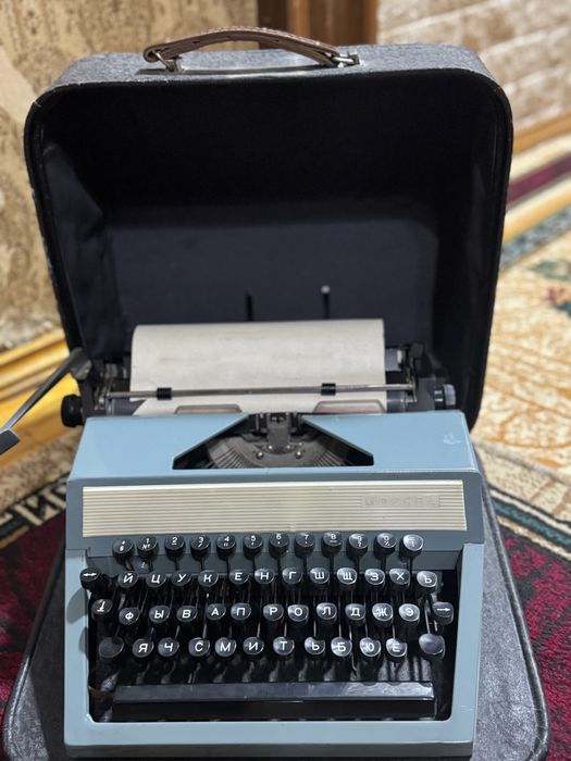 Продаётся печатная машинка «Москва».В рабочем состоянии в кейсе