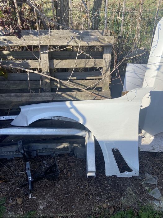 BMW G11/G12 калник желюзи и стойка за фар