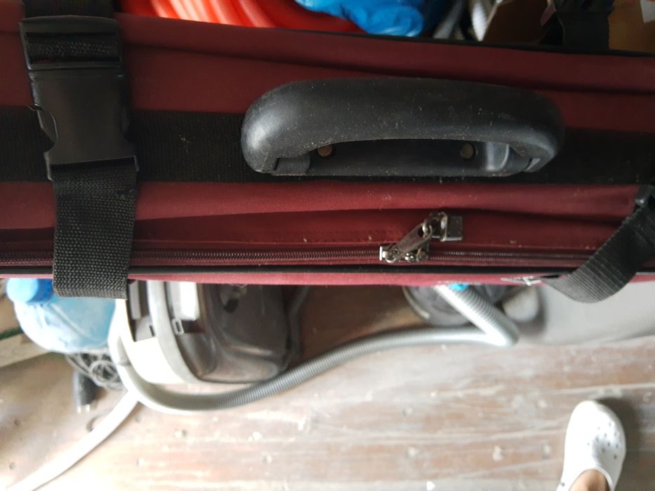 Продавам 2 ръчни куфара