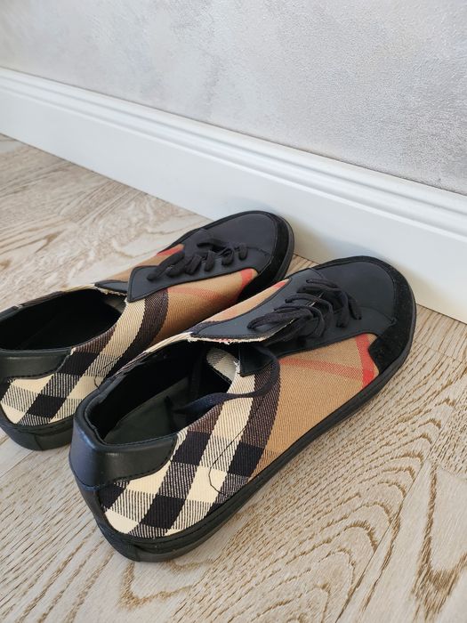 Vand papuci burbbery