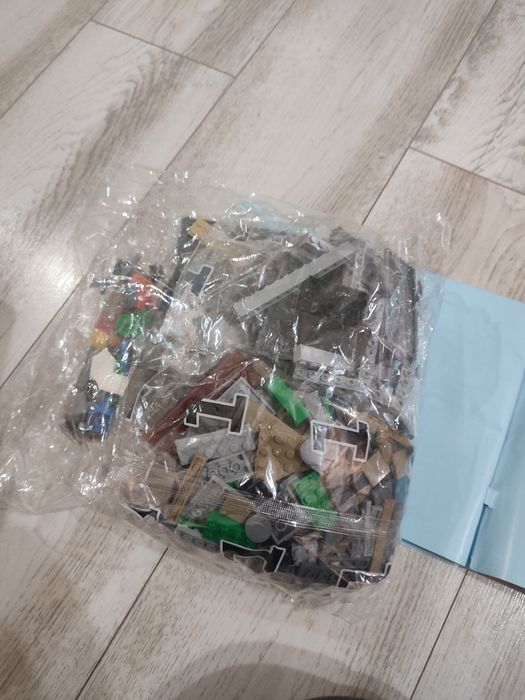 Vând lego Castel Disney land 390 ron