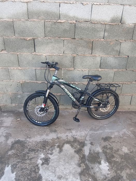 Велосипед спортивный скоростной  состаения хороший