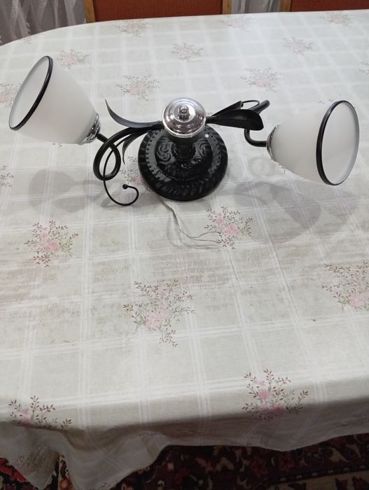 Продам две люстры