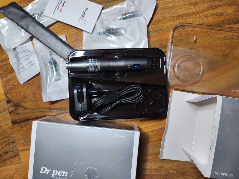 Чисто нов с игли и аксесоари дермапен Drr. Pen Ultima M8