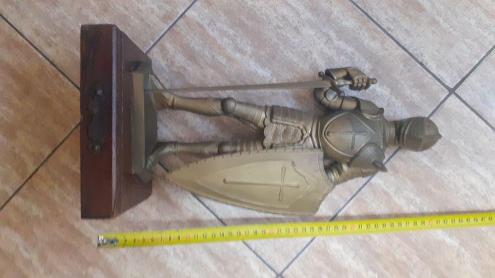 Cavaler cruciat medieval statuetă metalică