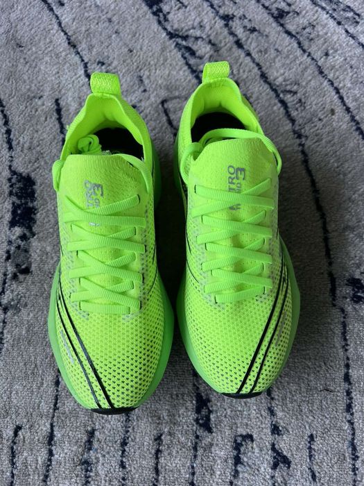 Дамски спортни маратонки.