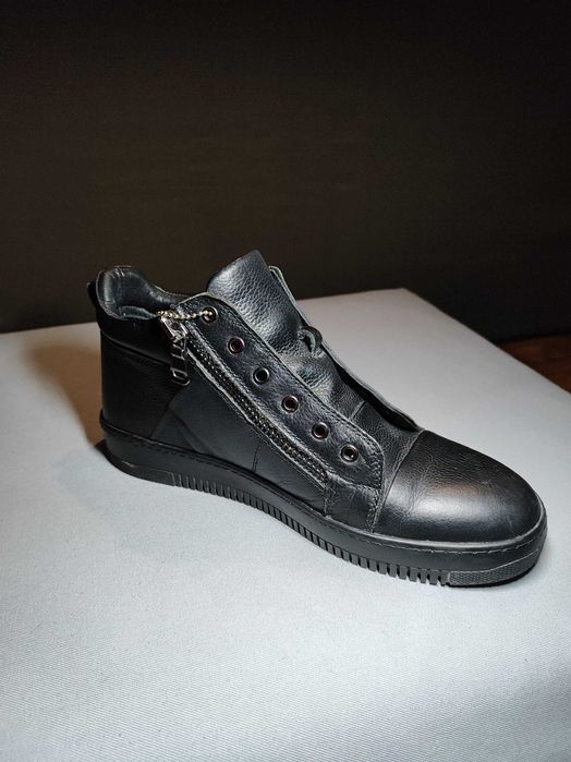 Стилни Кожени Кецове , отлично състояние 78лв 43 номер