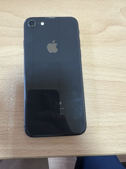 IPhone 8 64Gb много запазен