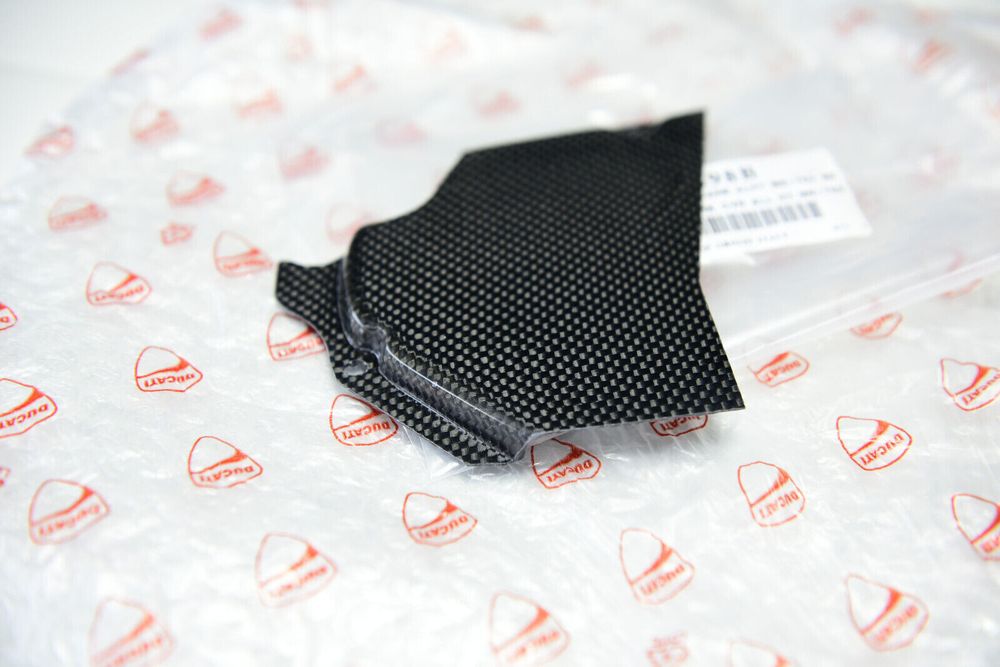 Protecție pinion din carbon Original Ducati Monster 695 696 796 1100