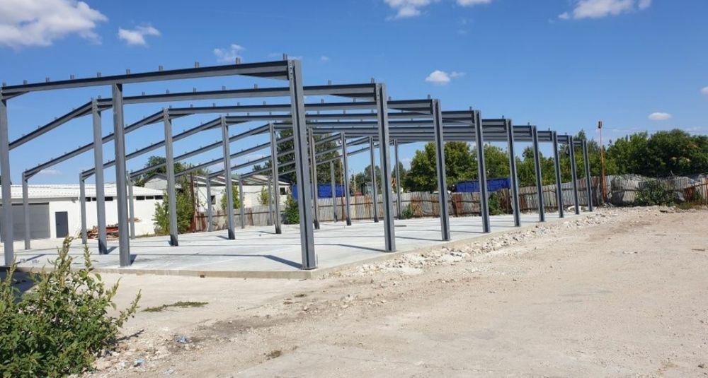 Vand hala metalica lucrăm fără avans Asiguram si montaj